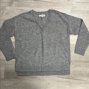 Lucky Brand Women’s Gray V-Neck Sweater sz XS like new